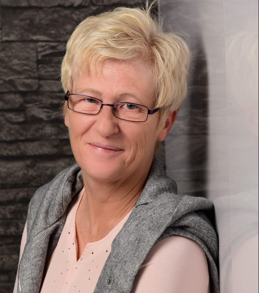 Regina Konstantinidis, Vorstand AKV-NRW e.V., Projektmanagement, Verwaltung und Finanzen.