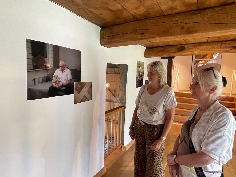 Fotoausstellung "In fremde Hände" in Bad Sassendorf, Foto: Michaela Stricker