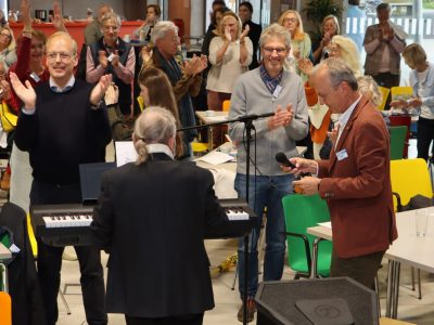 Janus Fröhlich singt mit den Verschickungskindern