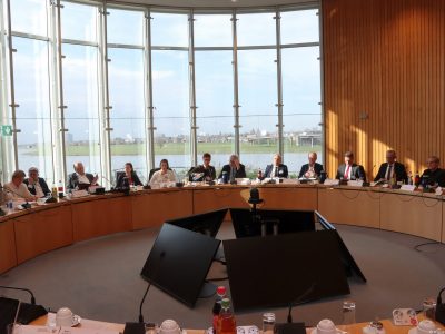 Die konstituierende Sitzung am 21.03.2023: Als der Runde Tisch 2023 erstmals tagte, lief das CSP-KV-NRW weniger als ein Jahr. Kurz vor dessen Förderende kann der AKV-NRW e.V. einen großen Erfolg verbuchen: Die Förderung geht bis 2028 weiter (Foto: D. Lichtrauter)