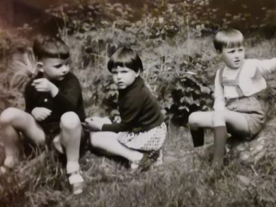 Alexander (re.) neben seiner Schwester, 1965 im Seehospiz Kaiserin Friedrich auf Norderney